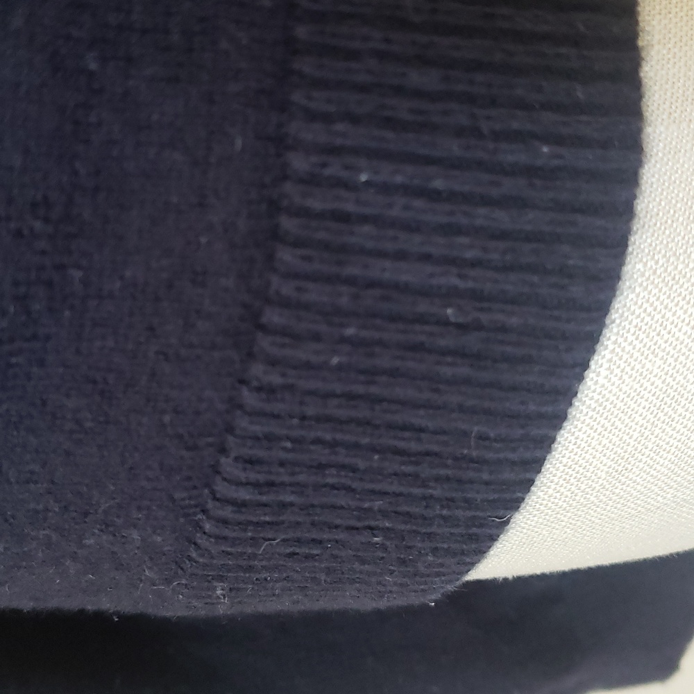 LANDS' END Black Cashmere Wool Sweater – Sequined V‑Neck | EXTRA SMALL - Picture 7 of 9